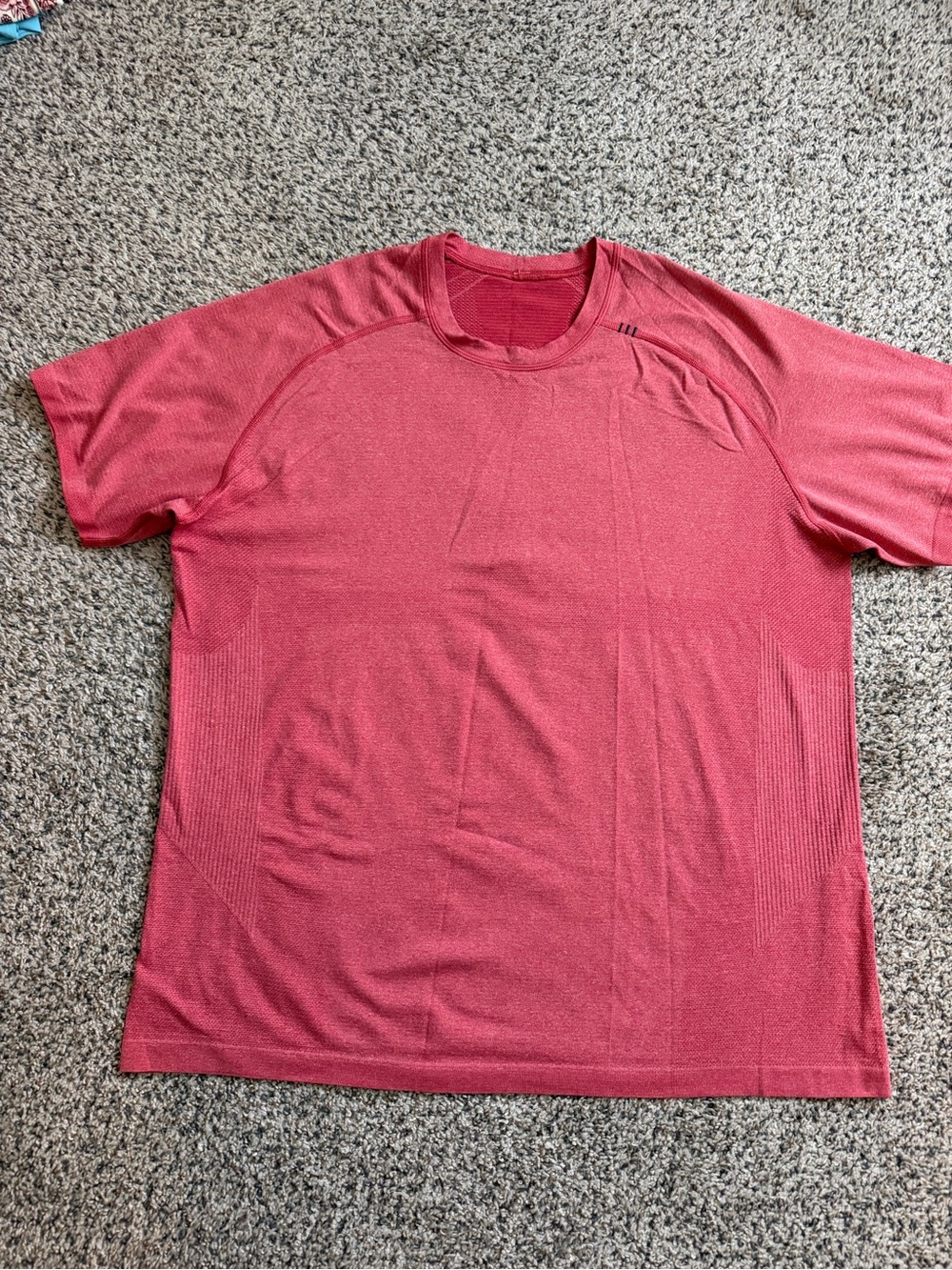 lululemon Men's XXL Red Athletic Fit Polyester Crew Neck Raglan Logo Tee